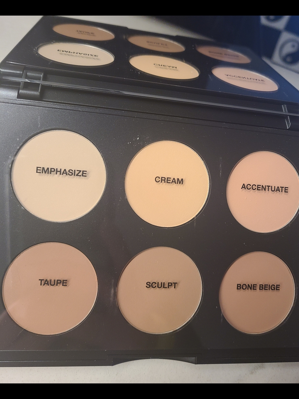 MAC Sculpt & Shape Contour Palette *Light/Medium